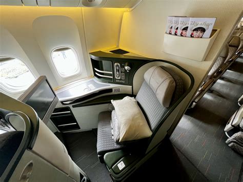 eva boeing 777-300er business class